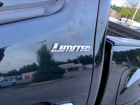 Used 2020 Toyota Tacoma Limited image 30