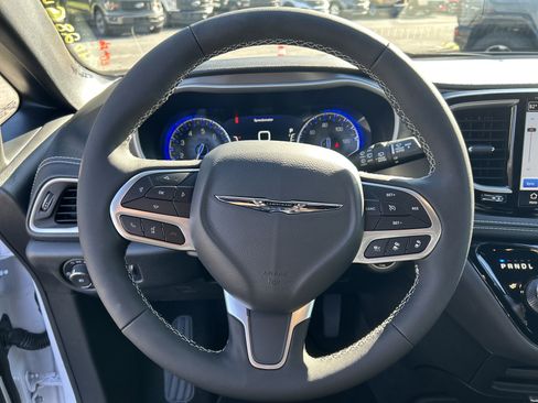 New 2026 Chrysler Pacifica Select image 15