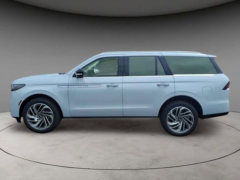 New 2026 Lincoln Navigator Reserve AWD/4WD image 2