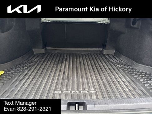 Used 2024 Toyota Camry SE image 10