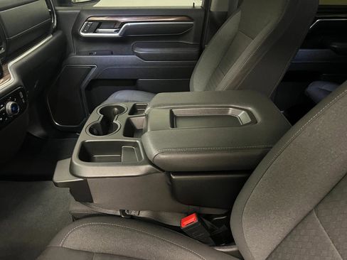 Used 2025 Chevrolet Silverado 2500 LT w/ Convenience Package image 29