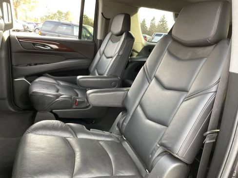 Used 2018 Cadillac Escalade ESV Luxury image 20