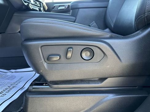 Used 2025 Chevrolet Suburban Z71 image 16