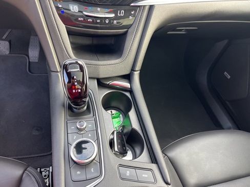 Used 2025 Cadillac XT6 Premium Luxury image 30