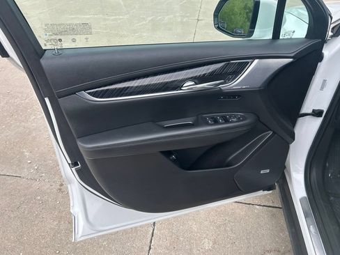 Used 2023 Cadillac XT6 Premium Luxury AWD/4WD image 15