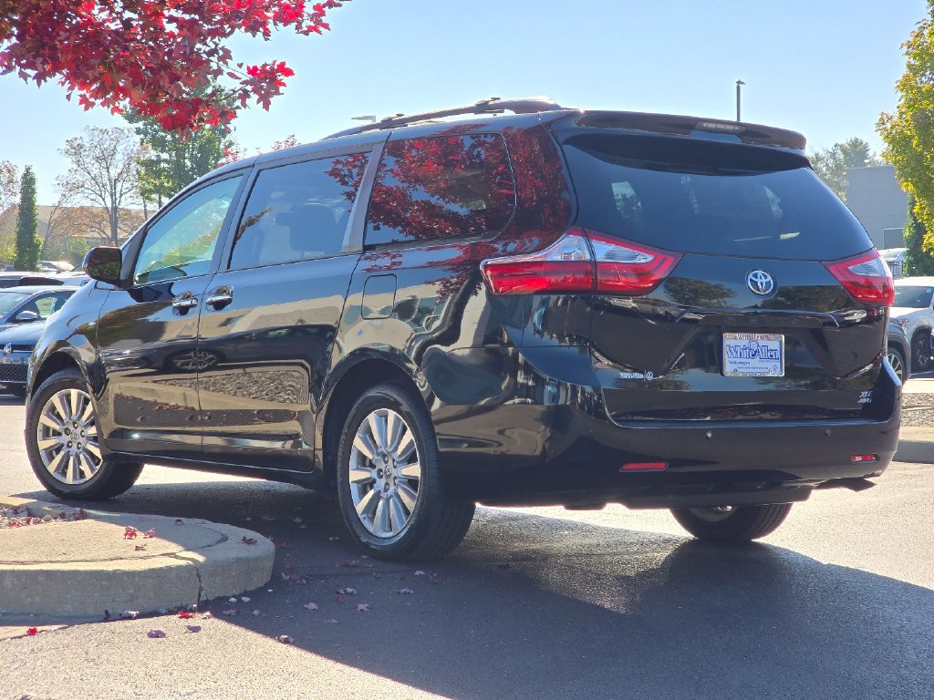 Used 2017 Toyota Sienna XLE Premium AWD/4WD image 23