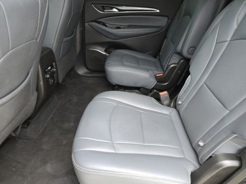 Used 2023 Buick Enclave Essence image 28