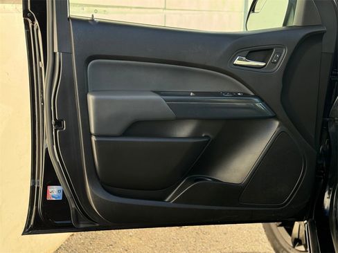 Used 2017 Chevrolet Colorado Z71 w/ Z71 Midnight Edition image 10