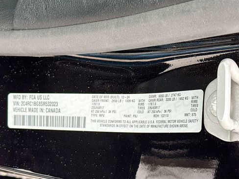 Used 2025 Chrysler Pacifica Select image 36