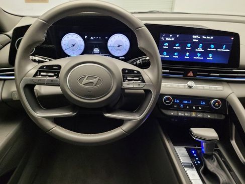Used 2025 Hyundai Elantra SEL FWD image 22
