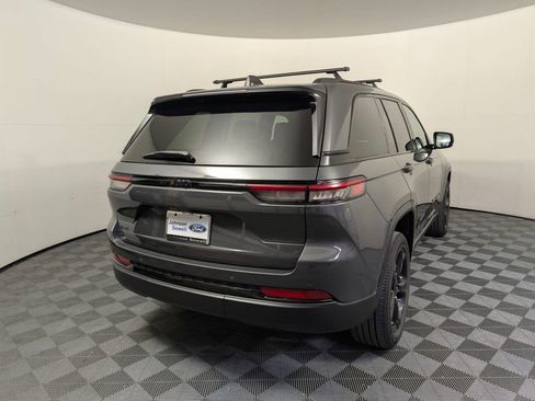 Used 2023 Jeep Grand Cherokee Altitude AWD/4WD image 6