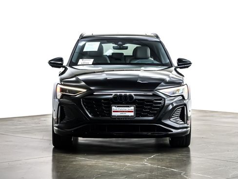 Used 2024 Audi Q8 e-tron Prestige w/ Prestige Package image 4