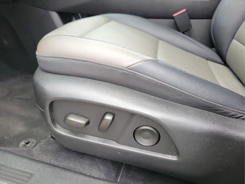 Used 2025 Chevrolet Equinox LT w/ Convenience Package II image 12