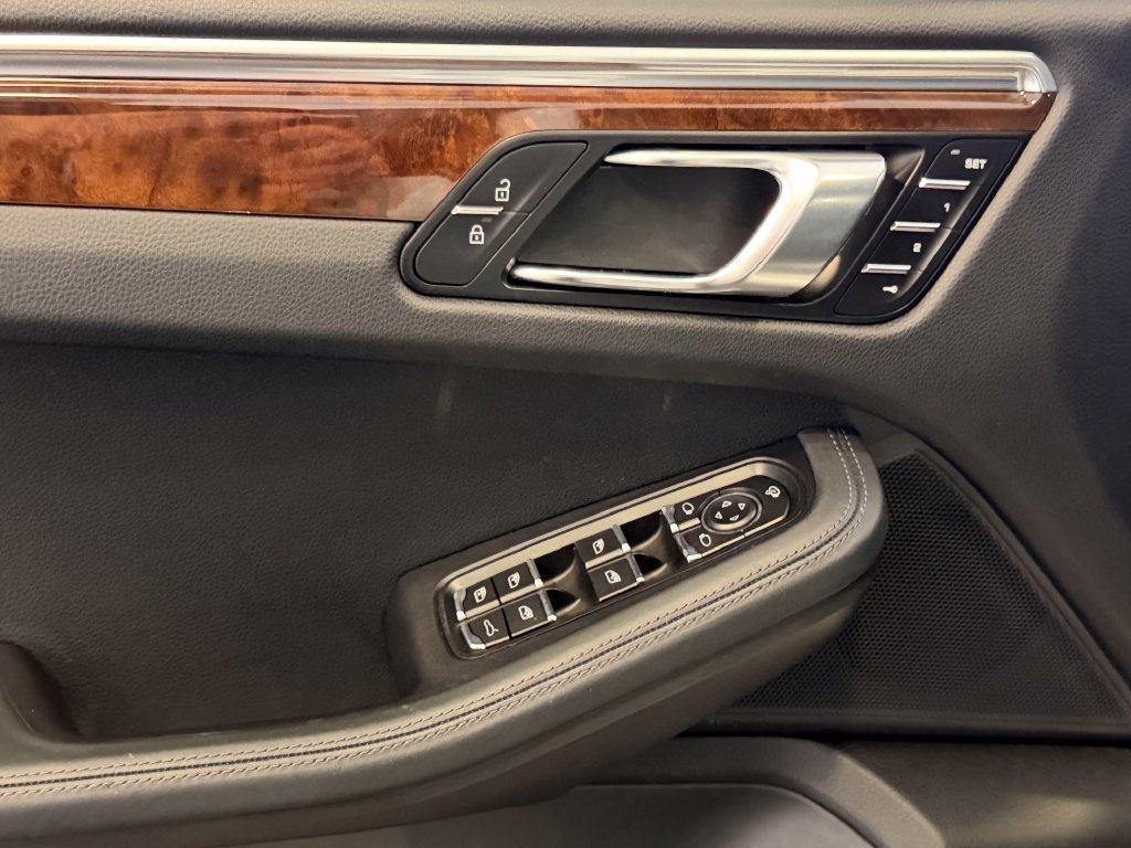 Certified 2022 Porsche Macan S AWD/4WD image 14