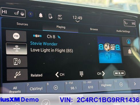 Used 2024 Chrysler Pacifica Touring-L image 25