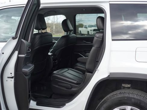 Used 2022 Jeep Grand Cherokee L Limited image 15