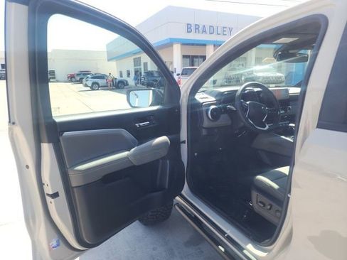 New 2026 Chevrolet Colorado ZR2 w/ ZR2 Bison Edition image 28