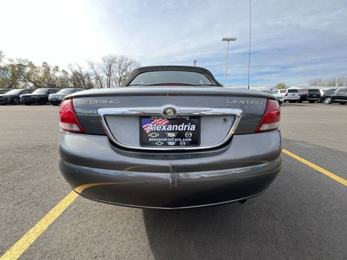 Used 2005 Chrysler Sebring Limited image 31