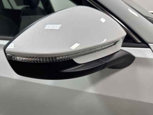 New 2025 Volkswagen Tiguan SE image 40