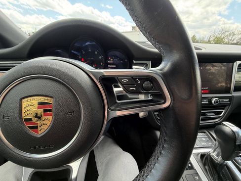 Used 2021 Porsche Macan w/ Premium Package AWD/4WD image 16