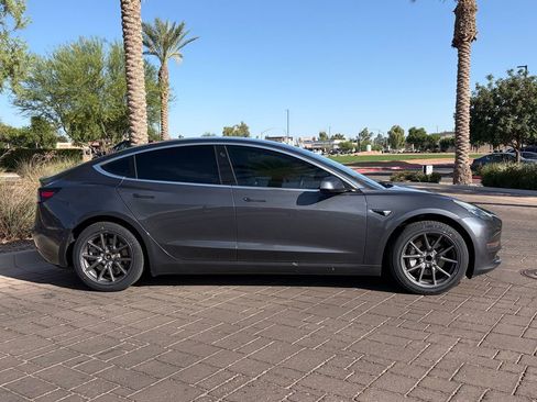Used 2019 Tesla Model 3 Standard Range Plus RWD image 2