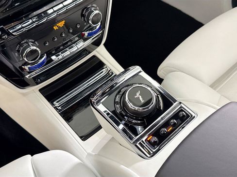 Used 2023 Rolls-Royce Phantom Sedan RWD image 22