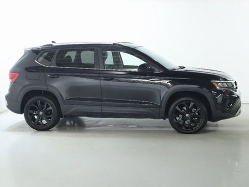 Used 2024 Volkswagen Taos SE image 11