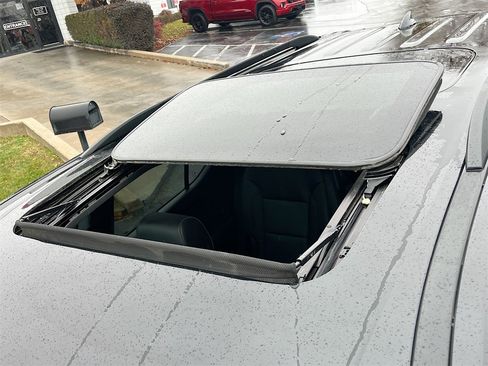 Used 2023 Chevrolet Traverse RS image 23