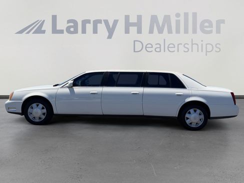 Used 2003 Cadillac De Ville Limousine FWD image 2