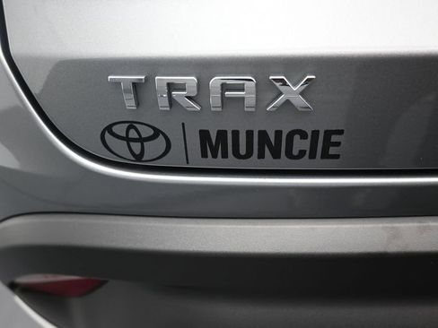 Used 2025 Chevrolet Trax LT FWD image 36