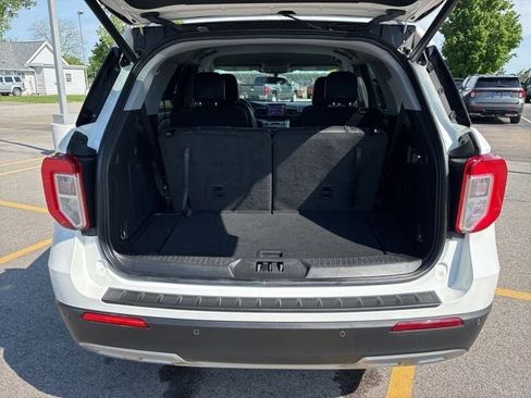 Used 2024 Ford Explorer XLT w/ Equipment Group 202A AWD/4WD image 15