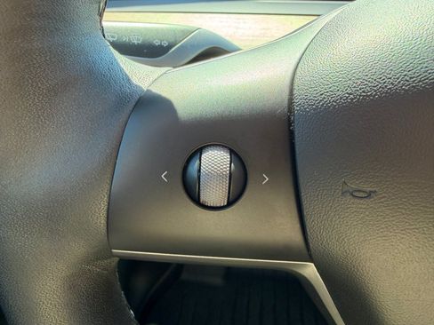 Used 2022 Tesla Model Y Performance AWD/4WD image 13