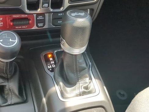Used 2024 Jeep Wrangler Unlimited Rubicon AWD/4WD image 28