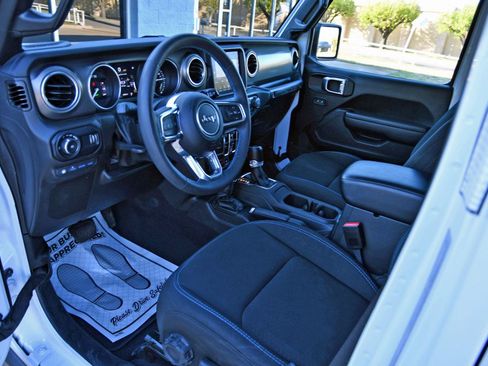 Used 2023 Jeep Wrangler Unlimited Rubicon 4xe w/ Cold Weather Group AWD/4WD image 27