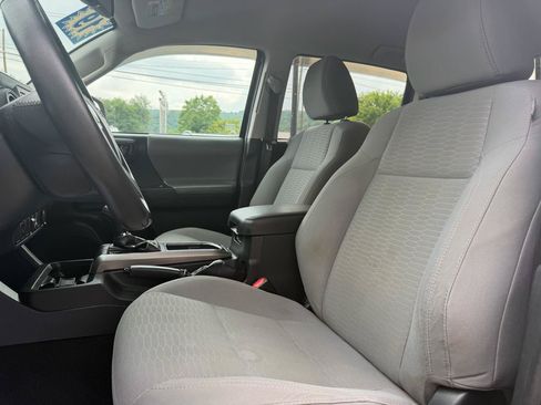 Used 2019 Toyota Tacoma SR5 AWD/4WD image 9