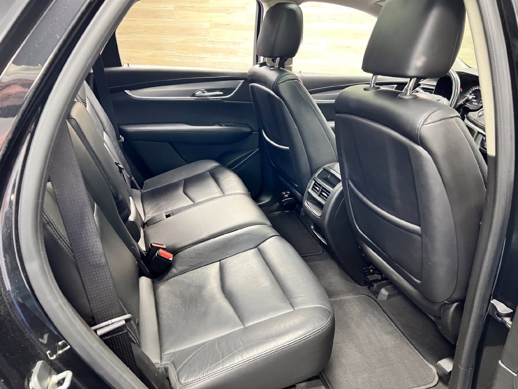 Used 2017 Cadillac XT5 Luxury w/ Driver Awareness Package FWD image 17