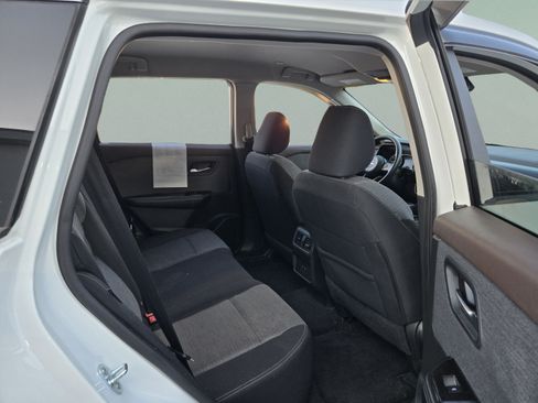 Used 2023 Nissan Rogue SV FWD image 25