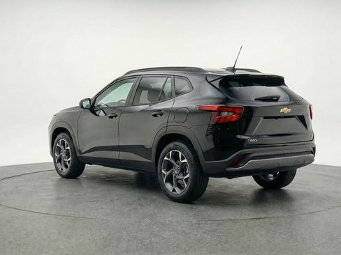 Used 2025 Chevrolet Trax LT w/ LT Convenience Package FWD image 6