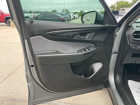 Used 2025 Chevrolet TrailBlazer LT AWD/4WD image 39