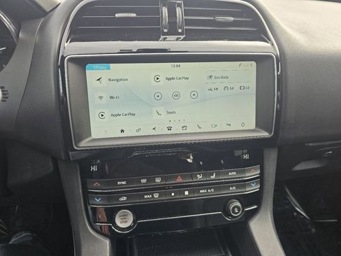 Used 2019 Jaguar F-PACE Premium image 30