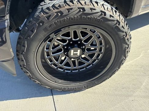 Used 2024 Ford F250 Platinum image 35