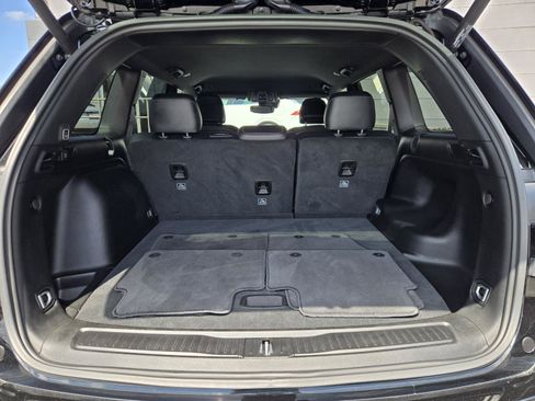 Used 2023 Jeep Grand Cherokee Altitude RWD image 28