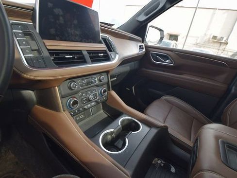 Used 2023 Chevrolet Suburban High Country image 8