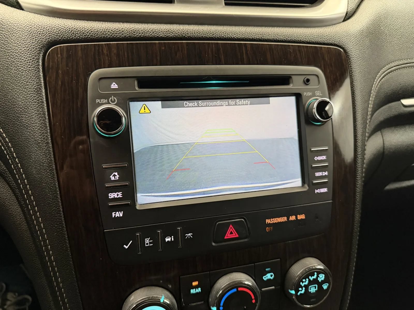 Used 2015 Chevrolet Traverse LT w/ Style and Technology Package FWD image 16