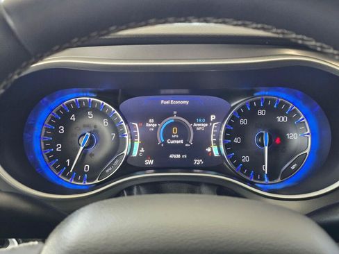 Used 2025 Chrysler Pacifica Select FWD image 21