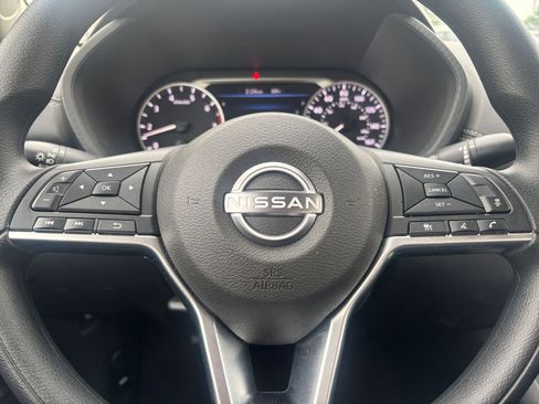 Used 2025 Nissan Sentra SV FWD image 25