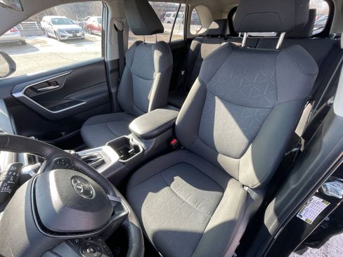 Used 2025 Toyota RAV4 XLE image 36