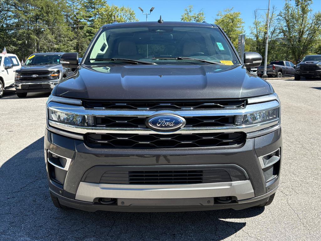 Used 2023 Ford Expedition Max Limited AWD/4WD image 2