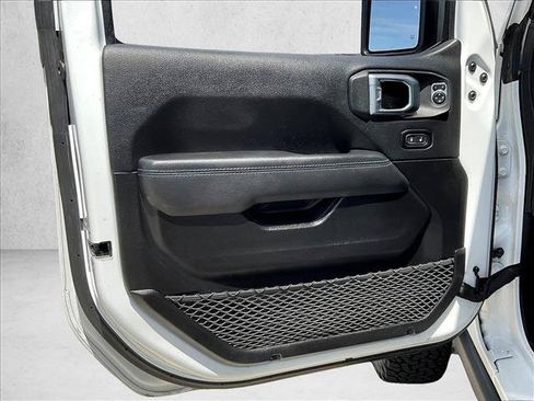 Used 2021 Jeep Wrangler Unlimited Rubicon 4xe AWD/4WD image 17