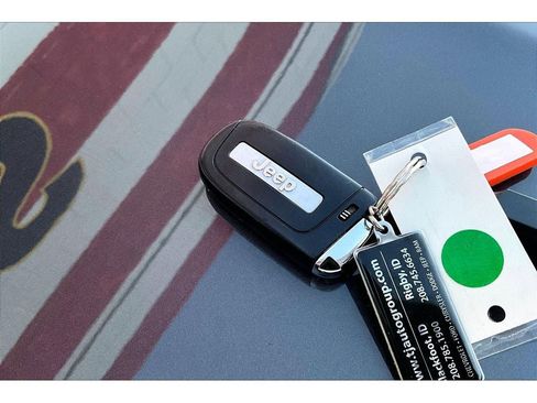 Used 2024 Jeep Compass Latitude image 11